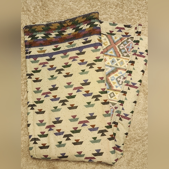 Gorgeous VINTAGE LAP QUILT NATIVE SOUTHWEST STYLE. SUPER SOFT! - Picture 1 of 4